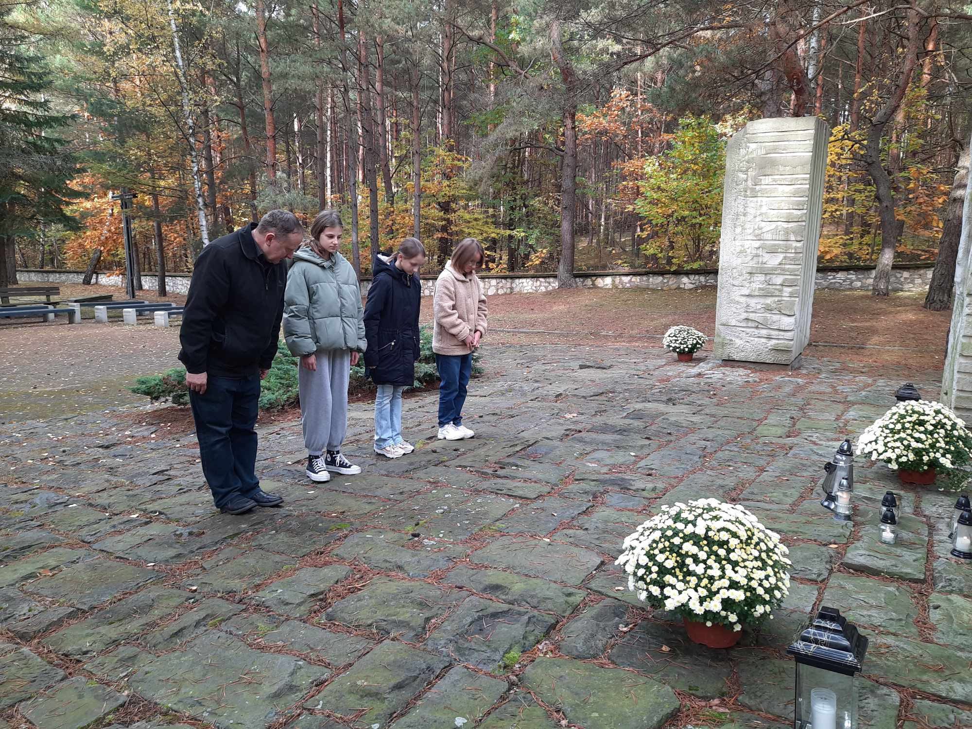 Uczniowie Na Olsztyńskim Miejscu Straceń Szkoła Podstawowa Im Szlaku Orlich Gniazd 3509