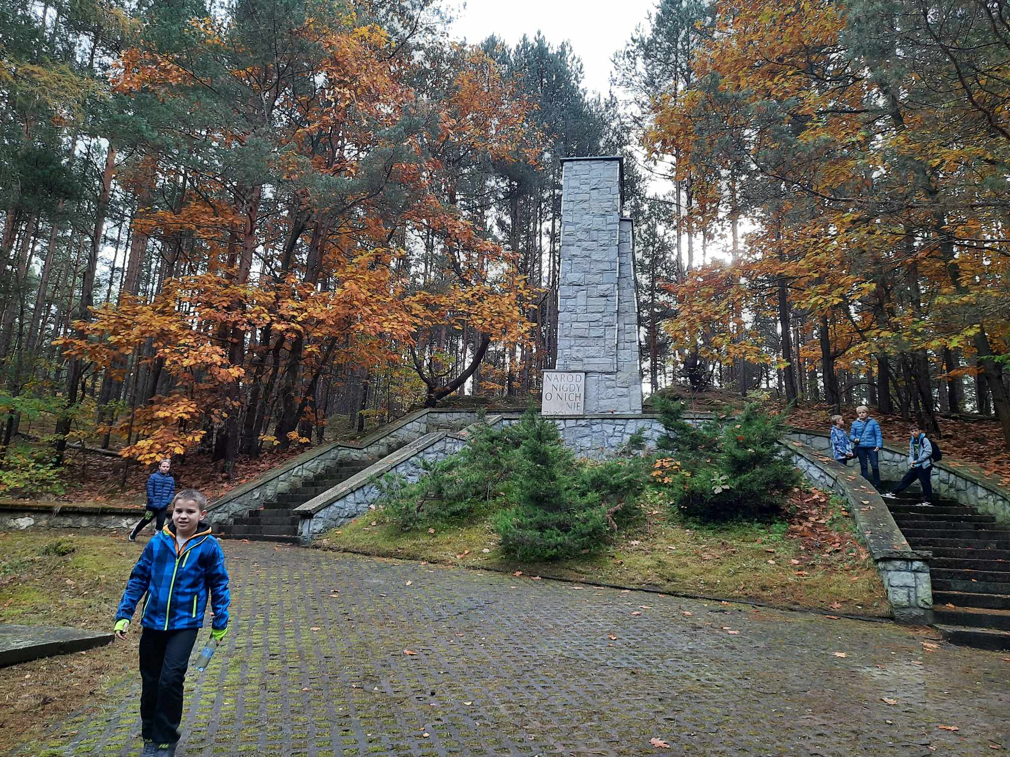 Uczniowie Na Olsztyńskim Miejscu Straceń Szkoła Podstawowa Im Szlaku Orlich Gniazd 9858